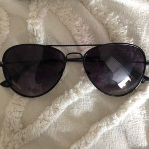 DIFF BLACK AVIATOR SUNGLASSES